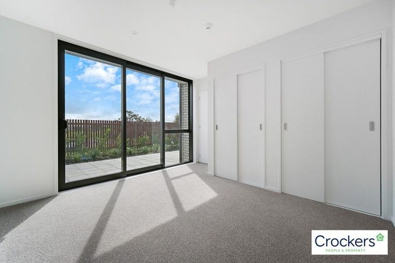 Photo of property in 2/10 Treasure Lane, Te Atatu South, Auckland, 0610