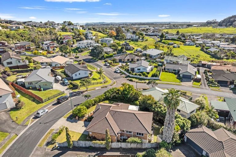 Photo of property in 15 Cabeleigh Drive, Helensville, 0800