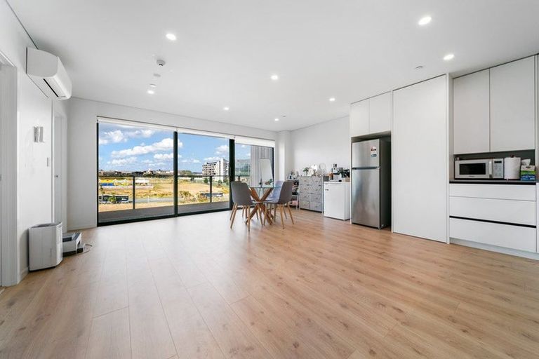 Photo of property in 304/3 Kaipiho Lane, Albany, Auckland, 0632