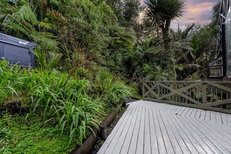 Photo of property in 576c South Titirangi Road, Titirangi, Auckland, 0604