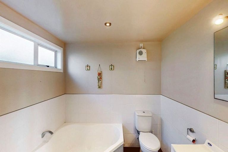 Photo of property in 12 Baylands Drive, Newlands, Wellington, 6037