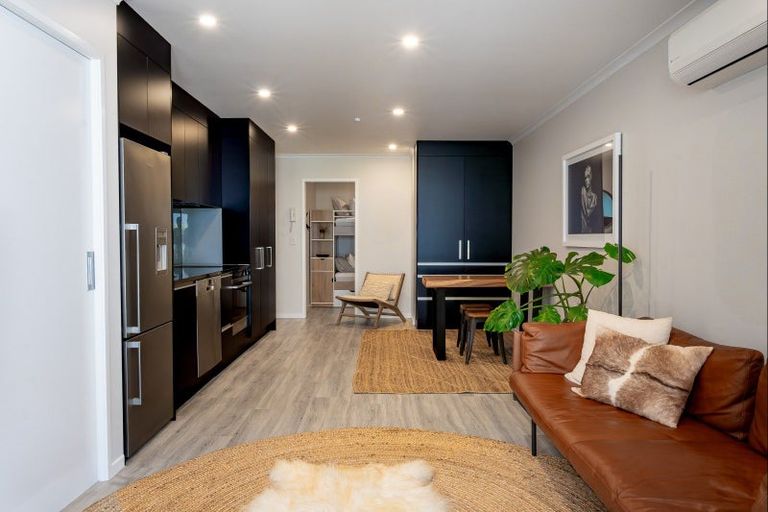 Photo of property in 2/19 Victoria Road, Mount Maunganui, 3116