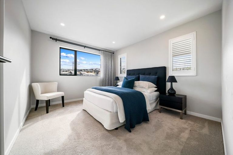 Photo of property in 2 Hanikura Street, Long Bay, Auckland, 0630