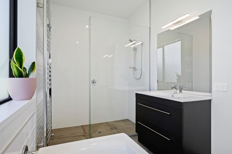 Photo of property in 29 Little Alpha Loop, Wanaka, 9305