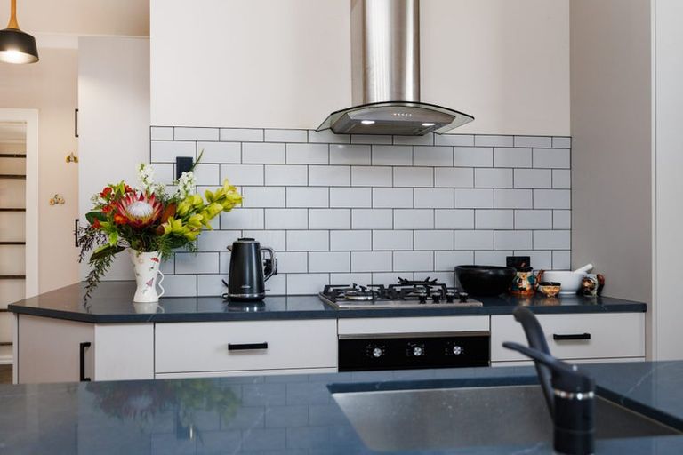 Photo of property in 9 Kingswood Street, Takaro, Palmerston North, 4412