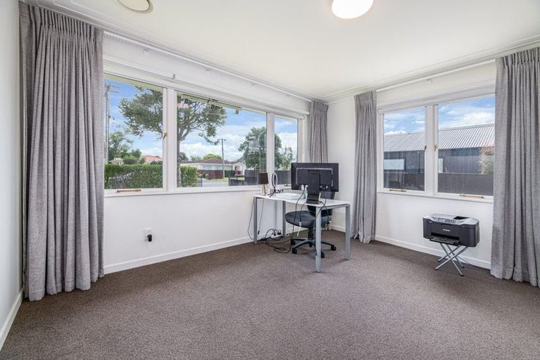 Photo of property in 13 Peachgrove Road, Te Atatu Peninsula, Auckland, 0610