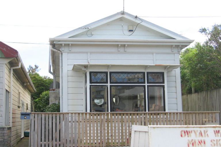 Photo of property in 2 Carrington Street, Mount Cook, Wellington, 6021