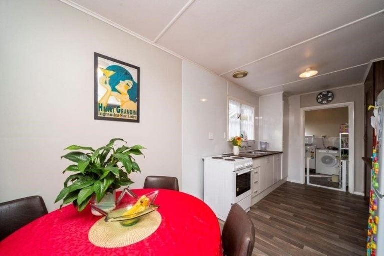 Photo of property in 170 South Road, Hawera, 4610