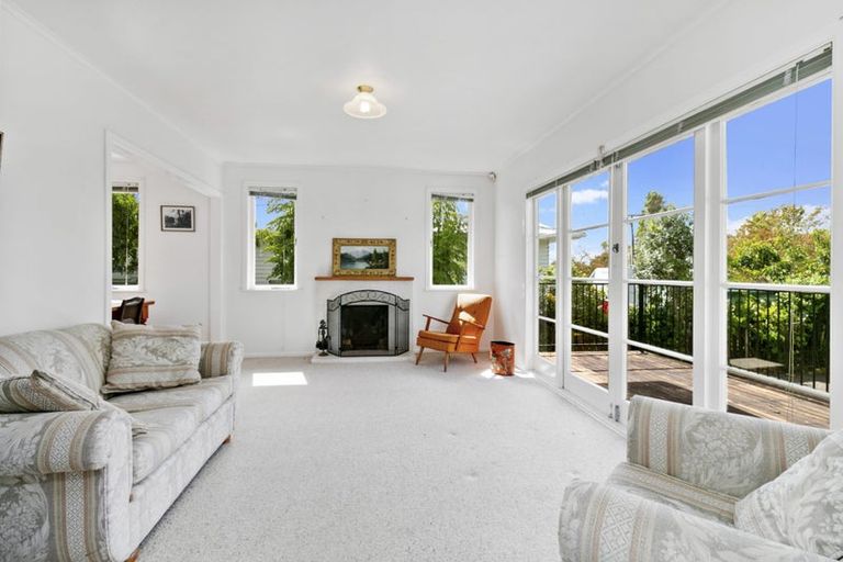 Photo of property in 16 Koru Street, Mangere Bridge, Auckland, 2022