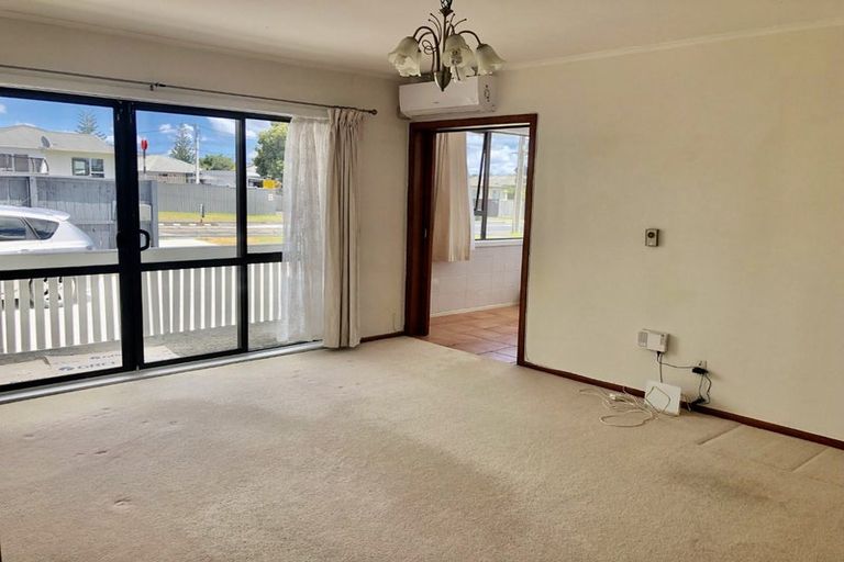 Photo of property in 215 Birkdale Road, Birkdale, Auckland, 0626