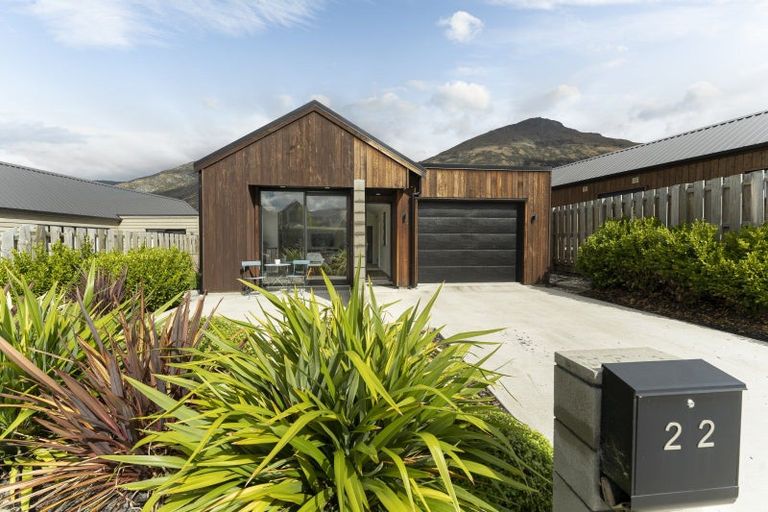 Photo of property in 22 Huxley Place, Lake Hayes, Queenstown, 9304
