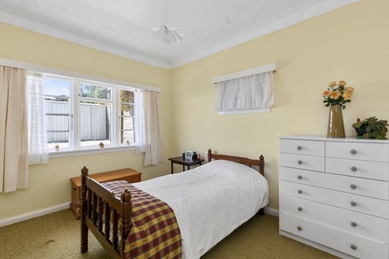 Photo of property in 57 Mills Road, Brooklyn, Wellington, 6021