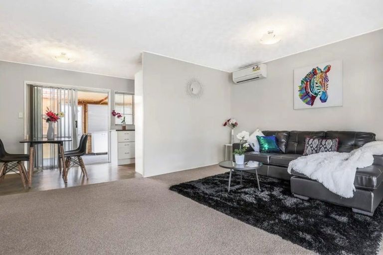 Photo of property in 3/63 Kenderdine Road, Papatoetoe, Auckland, 2025