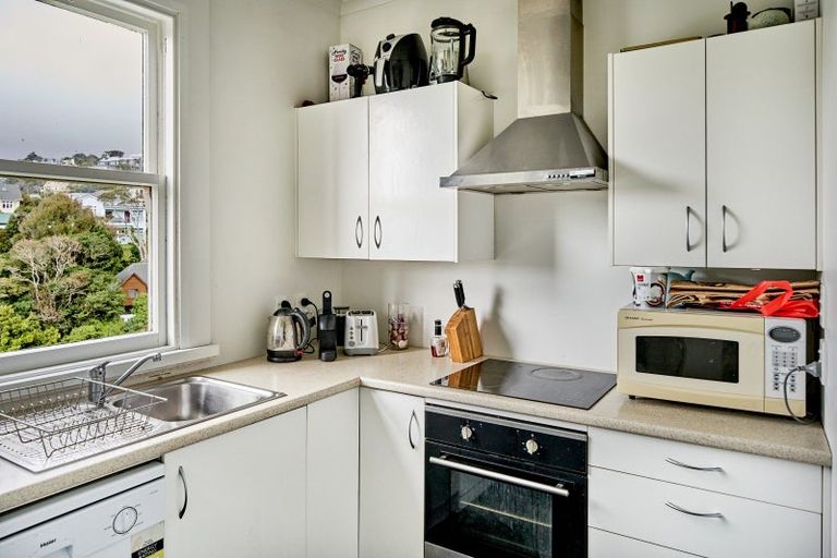 Photo of property in 24 Garden Road, Northland, Wellington, 6012