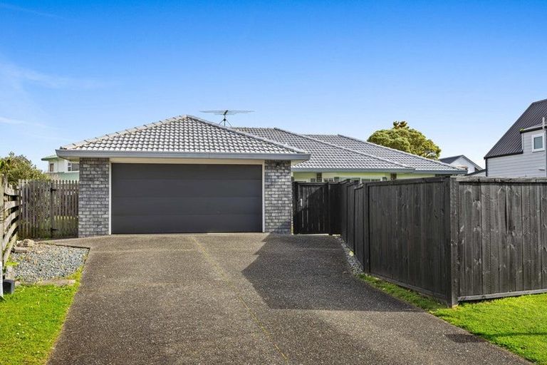Photo of property in 33 Maygrove Drive, Orewa, 0931
