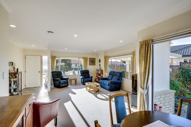 Photo of property in 75 Kensington Drive, Taradale, Napier, 4112