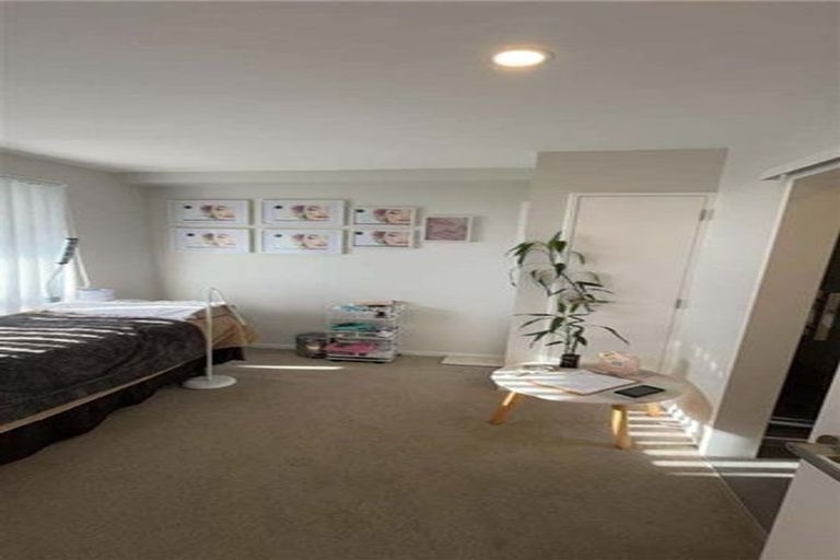 Photo of property in 5a Colin Chester Drive, Silverdale, 0932