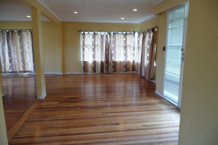 Photo of property in 1/83 Hutchinson Avenue, New Lynn, Auckland, 0600