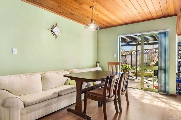 Photo of property in 350a East Coast Road, Sunnynook, Auckland, 0630