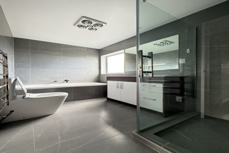 Photo of property in 4 Kearney Place, Massey, Auckland, 0614