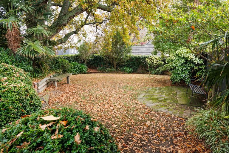 Photo of property in 570 Featherston Street, Roslyn, Palmerston North, 4414