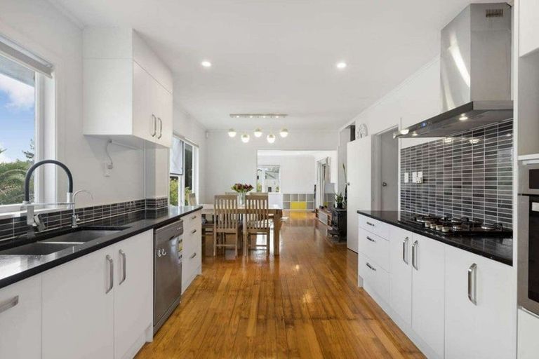Photo of property in 82b Woodglen Road, Glen Eden, Auckland, 0602