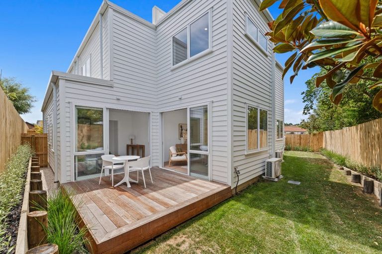 Photo of property in 4c Towra Place, Botany Downs, Auckland, 2010
