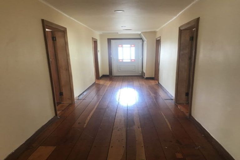 Photo of property in 37 Ara Paiwhenua, Tawa, Wellington, 5028
