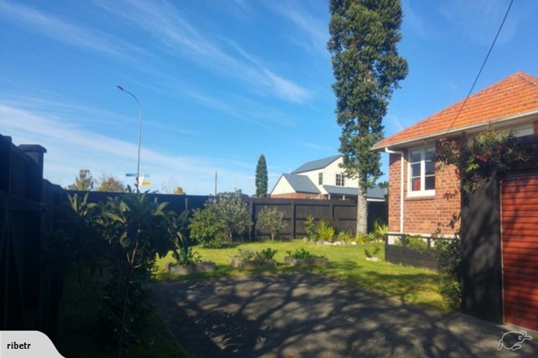 Photo of property in 2 Jutland Road, Pukekohe, 2120