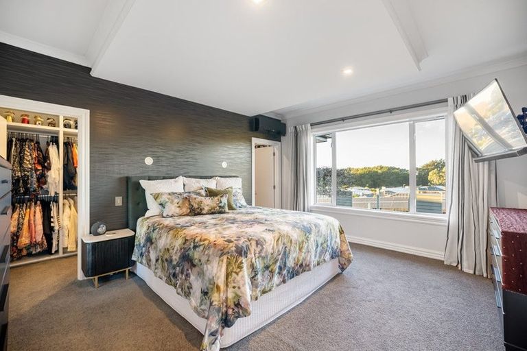 Photo of property in 6 Rushden Rise, Westmorland, Christchurch, 8025