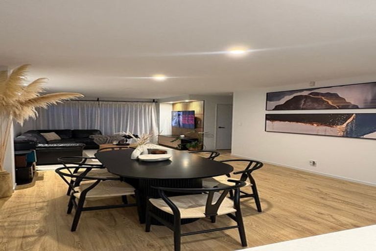 Photo of property in 2e Fowler Street, Northcote, Auckland, 0627