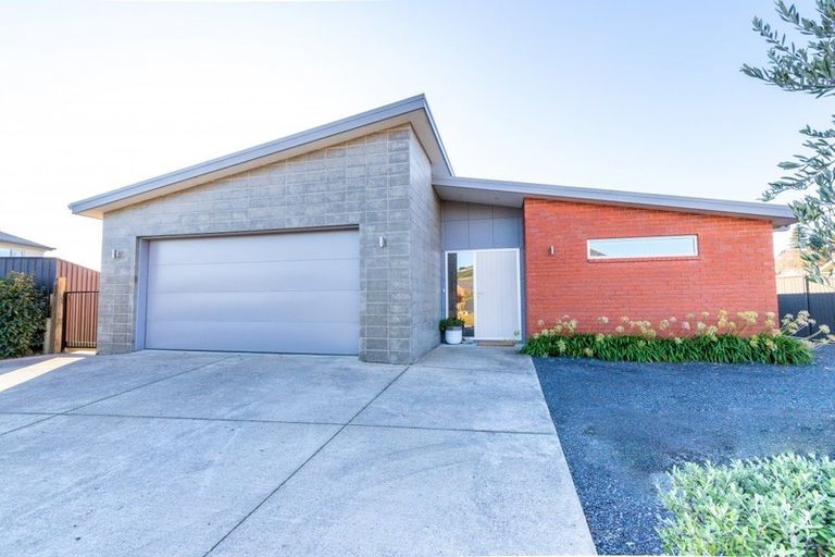 Photo of property in 27 Irwin Logan Drive, Mosgiel, 9024
