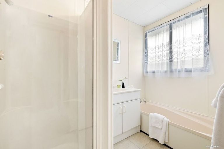 Photo of property in 2/115 Old Wairoa Road, Papakura, 2110