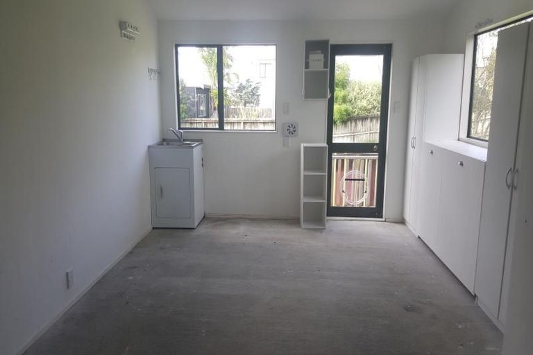 Photo of property in 24a Holiday Road, Stanmore Bay, Whangaparaoa, 0932