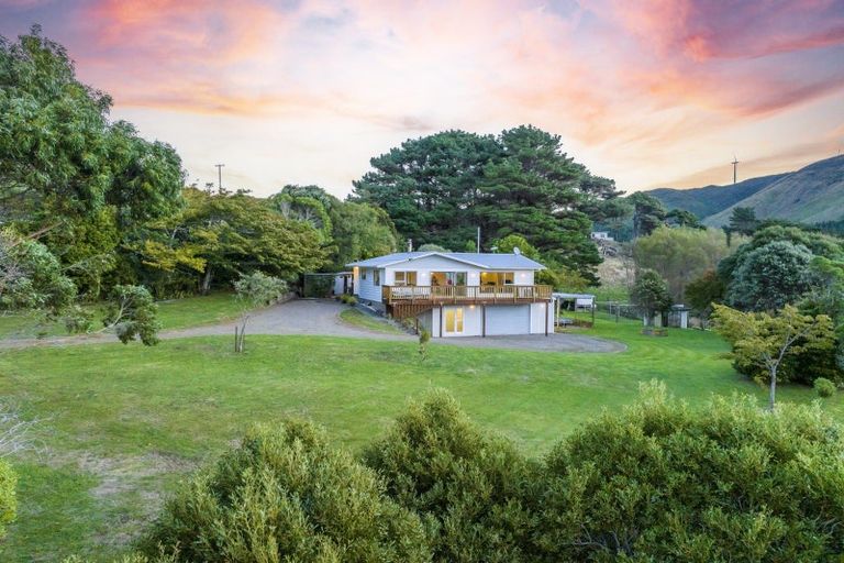 Photo of property in 306 South Makara Road, Makara, Karori, 6972