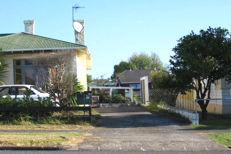 Photo of property in 1/23 Islington Avenue, New Lynn, Auckland, 0600