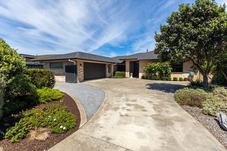 Photo of property in 4 Pateke Way, Paraparaumu Beach, Paraparaumu, 5032