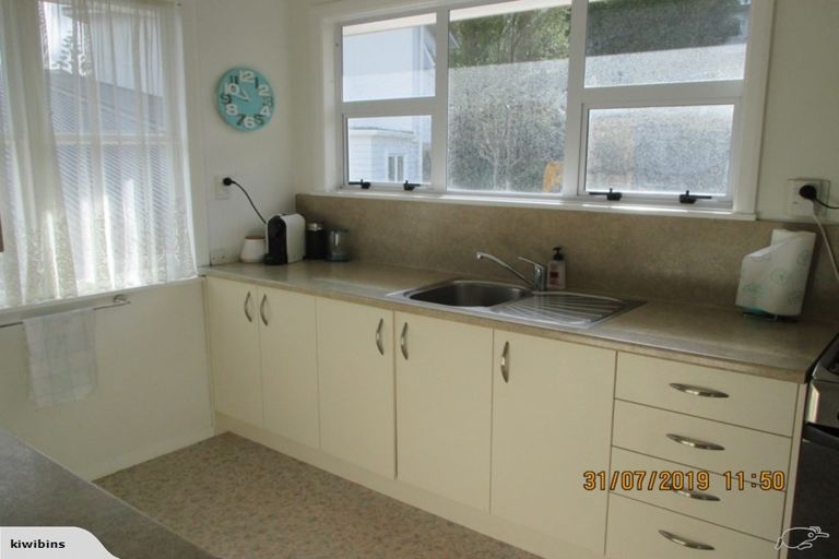 Photo of property in 90 Kenmore Street, Newlands, Wellington, 6037