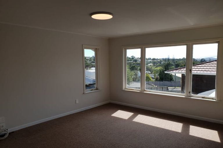 Photo of property in 9 Lex Avenue, Green Bay, Auckland, 0604