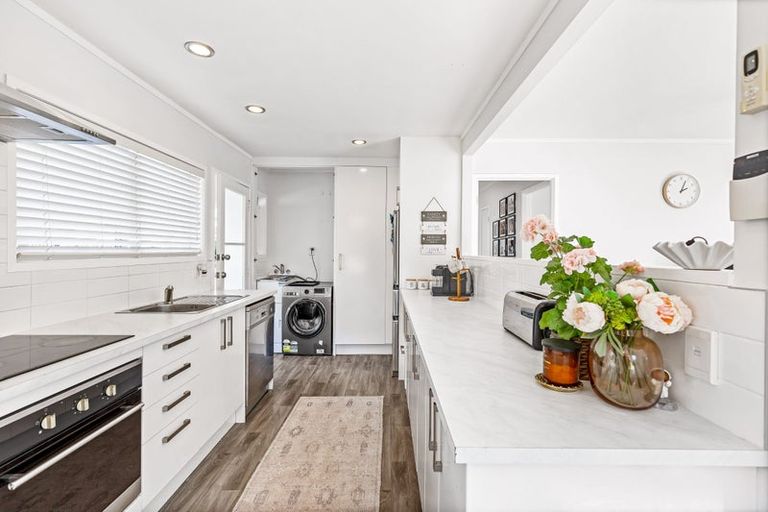 Photo of property in 1/31 Captain Scott Road, Glen Eden, Auckland, 0602