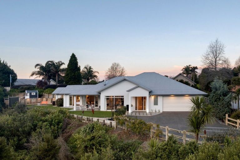 Photo of property in 40 Broadwater Close, Pyes Pa, Tauranga, 3112