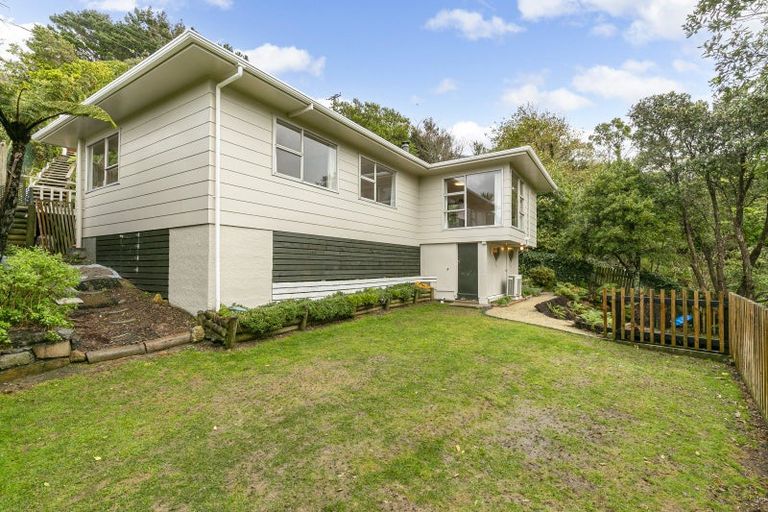 Photo of property in 85 Ruskin Road, Newlands, Wellington, 6037