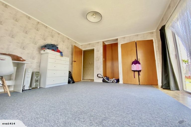 Photo of property in 53 Featherston Street, Levin, 5510