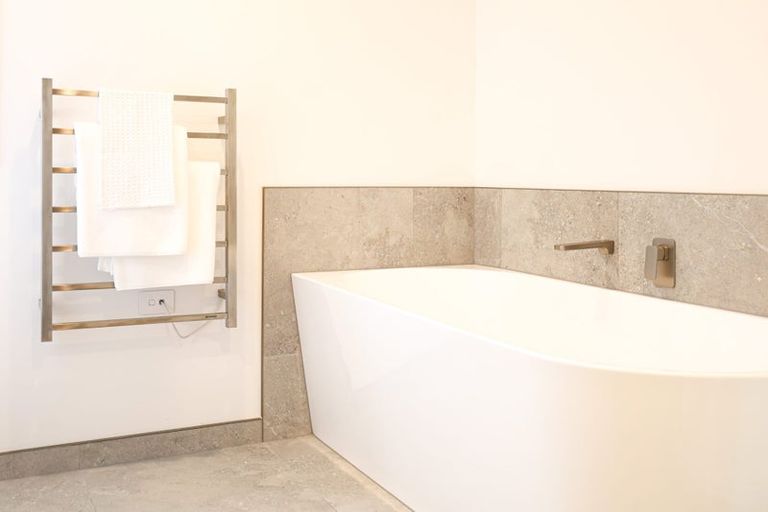 Photo of property in 6 Samuel Place, Terrace End, Palmerston North, 4410