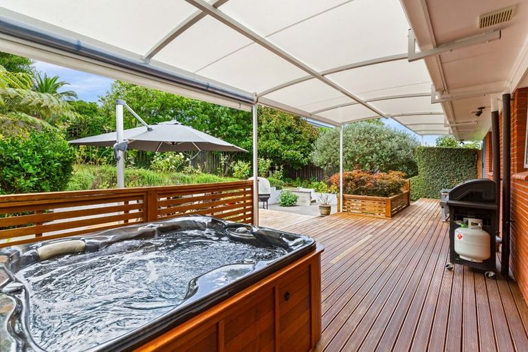 Photo of property in 16 Nui Mana Place, Te Atatu South, Auckland, 0610