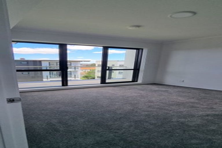 Photo of property in 23/11 Carlos Drive, Flat Bush, Auckland, 2016