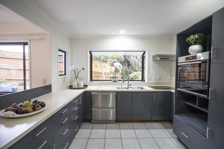 Photo of property in 33 Homewood Place, Chatswood, Auckland, 0626