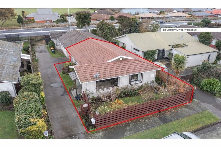 Photo of property in 2/40 Sarabande Avenue, Redwood, Christchurch, 8051