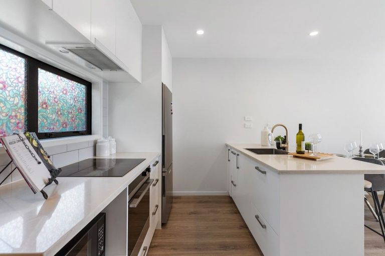 Photo of property in 11/8 Chivalry Road, Glenfield, Auckland, 0629