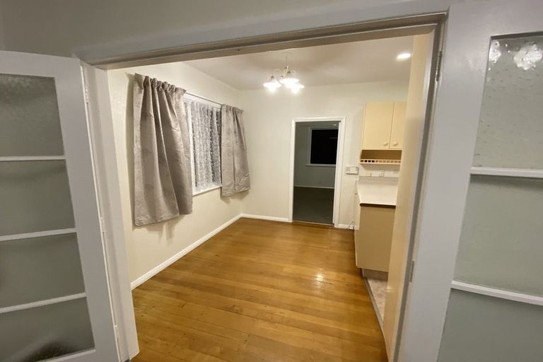 Photo of property in 158f1 Newlands Road, Newlands, Wellington, 6037